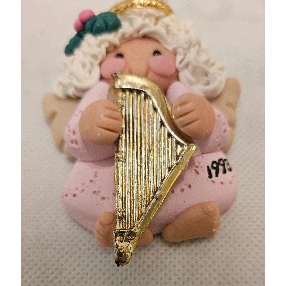 1993 Angel Ornament Playing Harp Christmas Holiday Decor Figurine‎